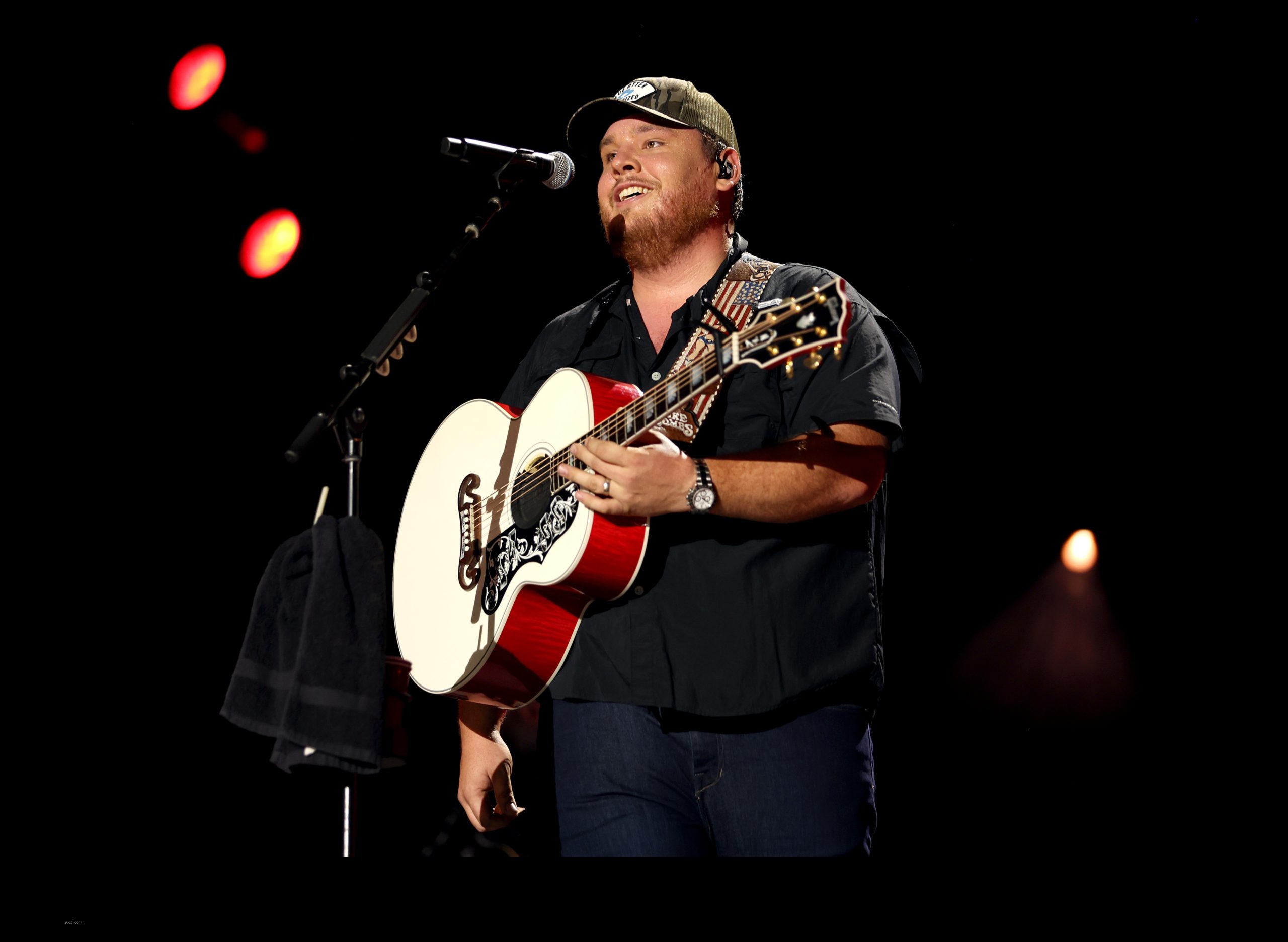 luke combs net worth